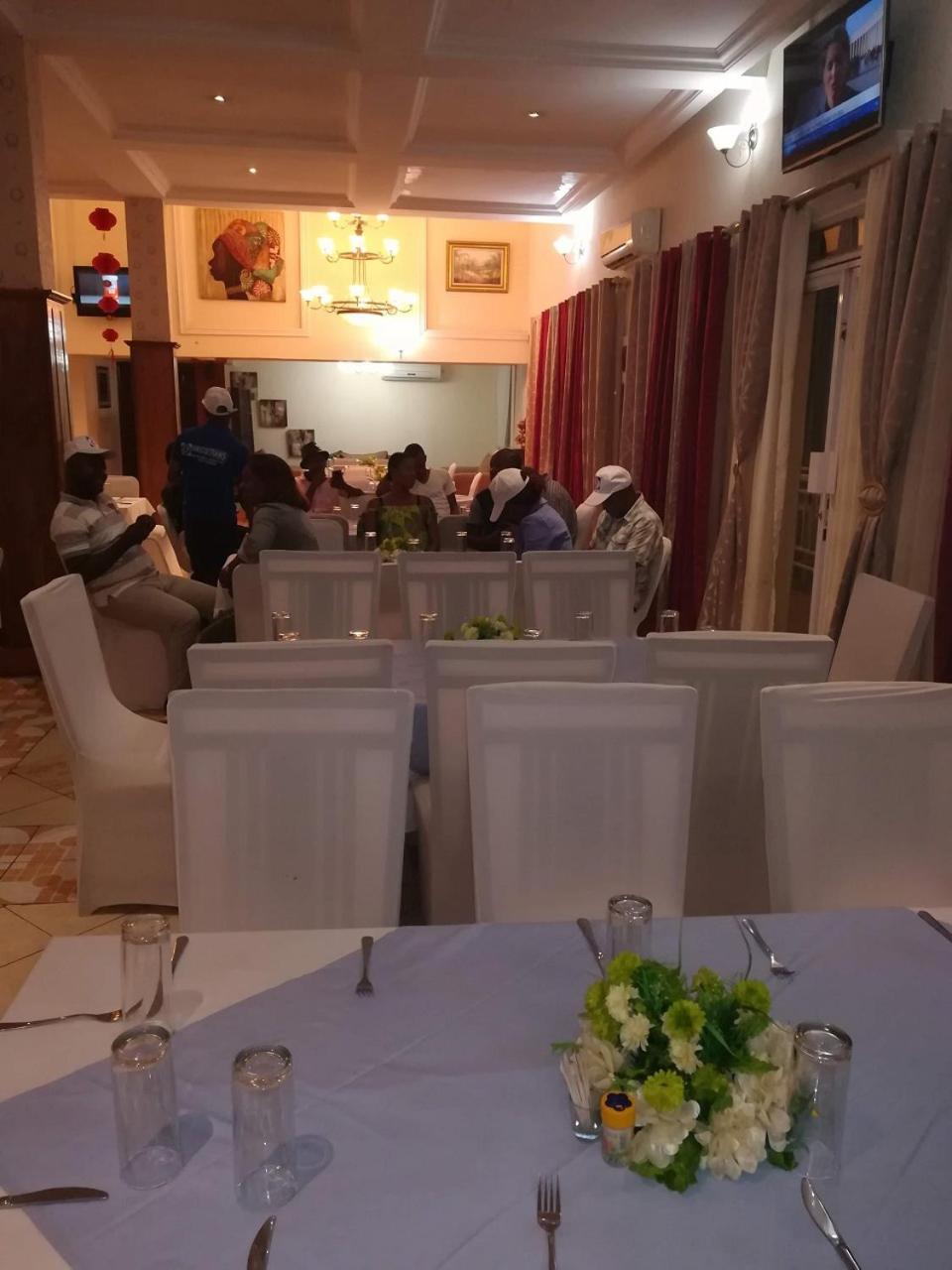 薇薇宫酒店 Matadi 外观 照片