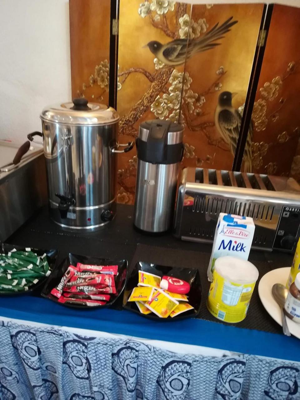薇薇宫酒店 Matadi 外观 照片